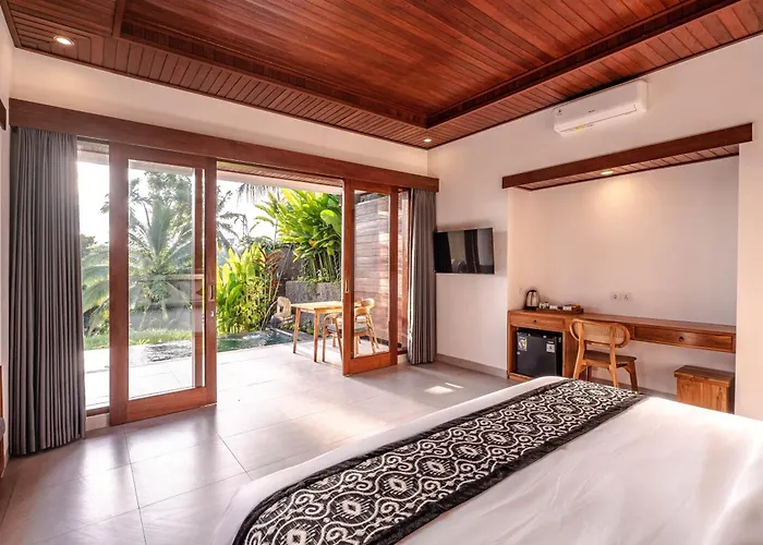 Taru Sebatu 4*